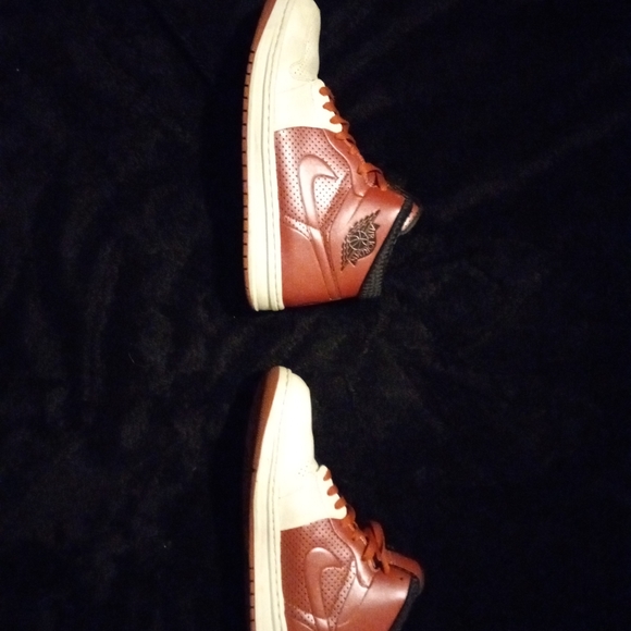 COPY - Air Jordan Alpha 1 Mids - Picture 6 of 8